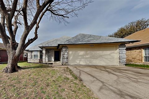 Photo of 6329 Woodcreek Trail, Fort Worth, TX 76179 (MLS # 21195279)