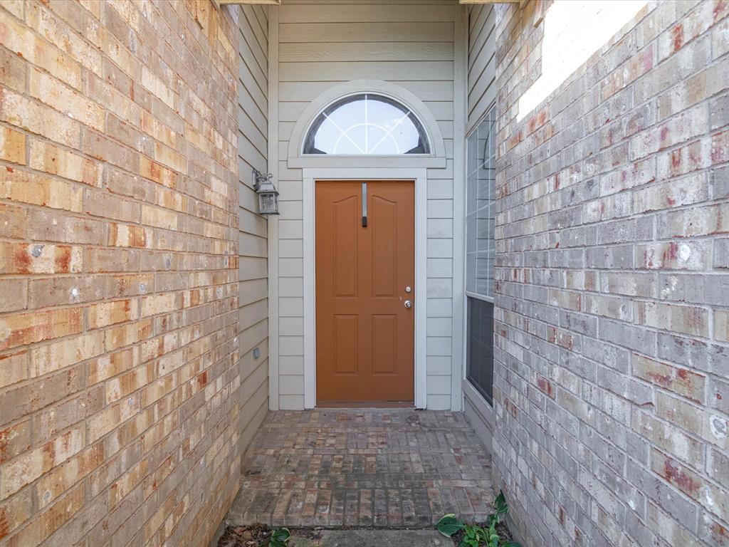 7404 Sunray Drive