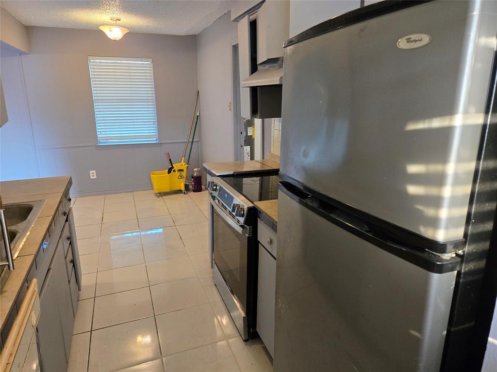 SOUTHLAKE ESTATES 3 - Residential Lease