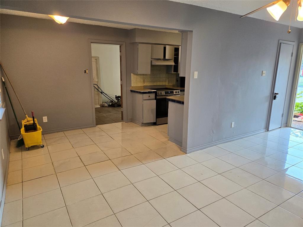 SOUTHLAKE ESTATES 3 - Residential Lease