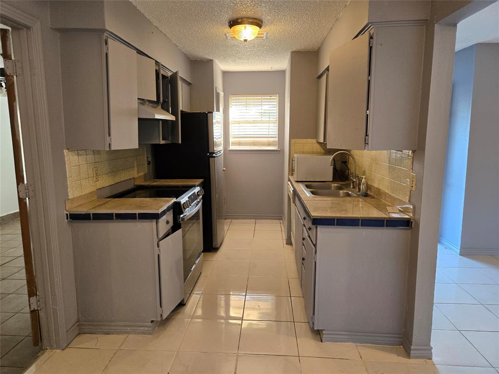 SOUTHLAKE ESTATES 3 - Residential Lease