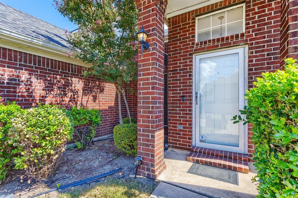 Photo of 900 Winchester Lane, Mesquite, TX 75181 (MLS # 21098373)