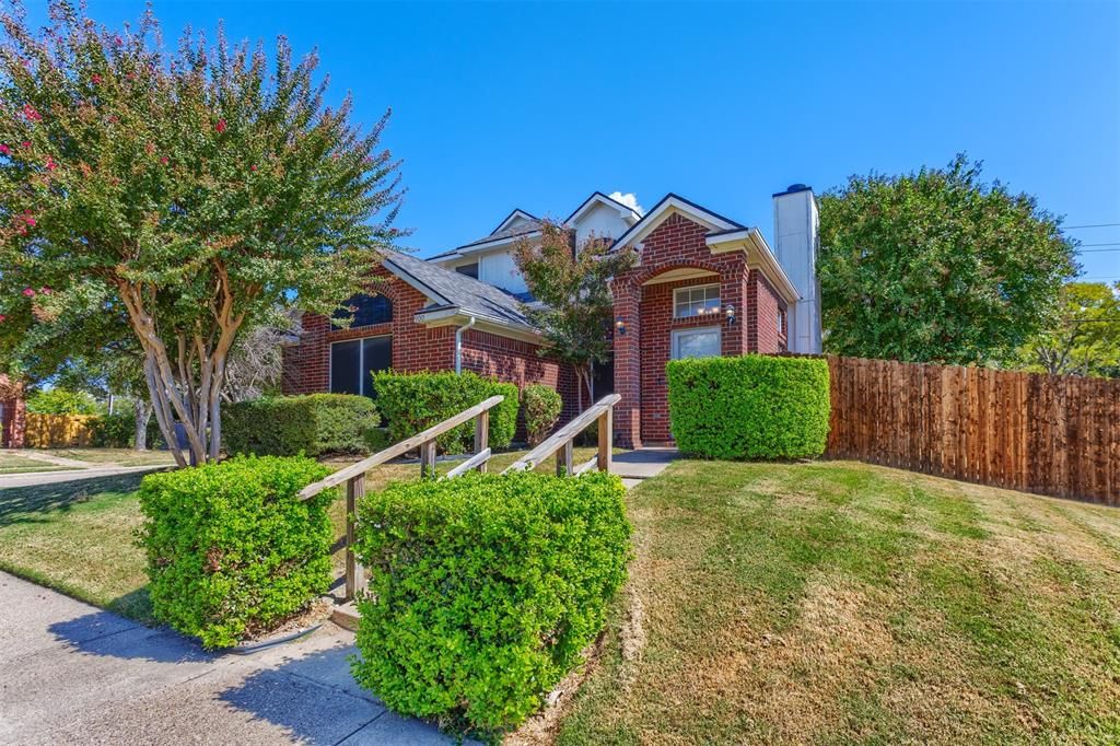 Photo of 900 Winchester Lane, Mesquite, TX 75181 (MLS # 21098373)