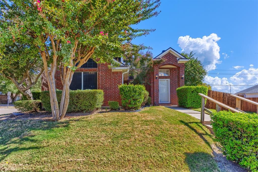 Photo of 900 Winchester Lane, Mesquite, TX 75181 (MLS # 21098373)