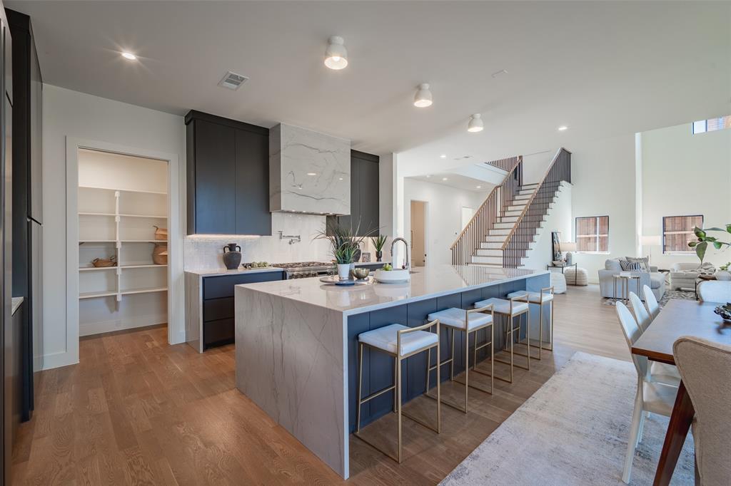 7115 Casa Loma Avenue