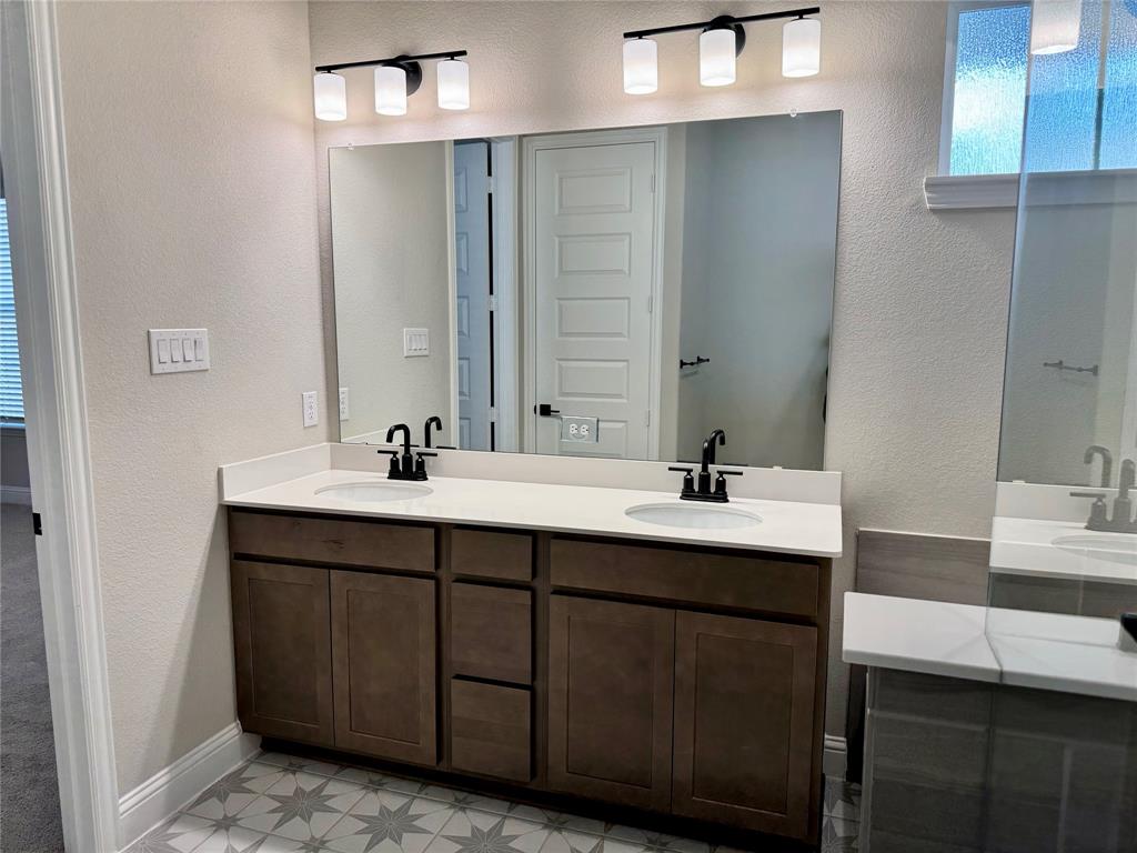 HOMETOWN CANAL DISTRICT - Residential Lease