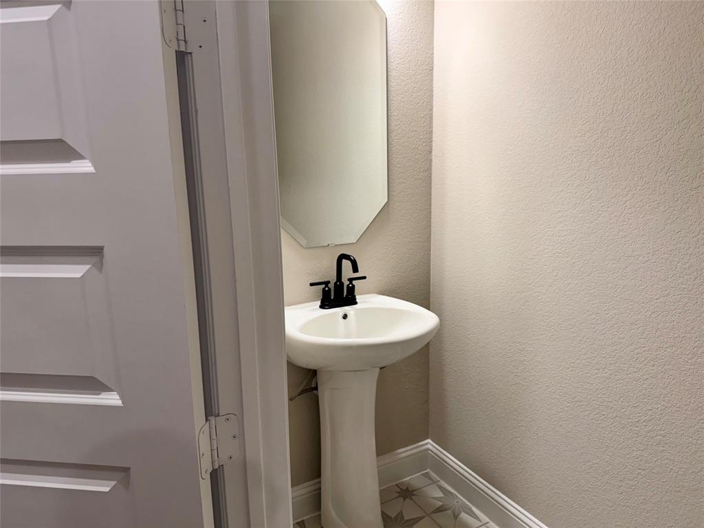 HOMETOWN CANAL DISTRICT - Residential Lease