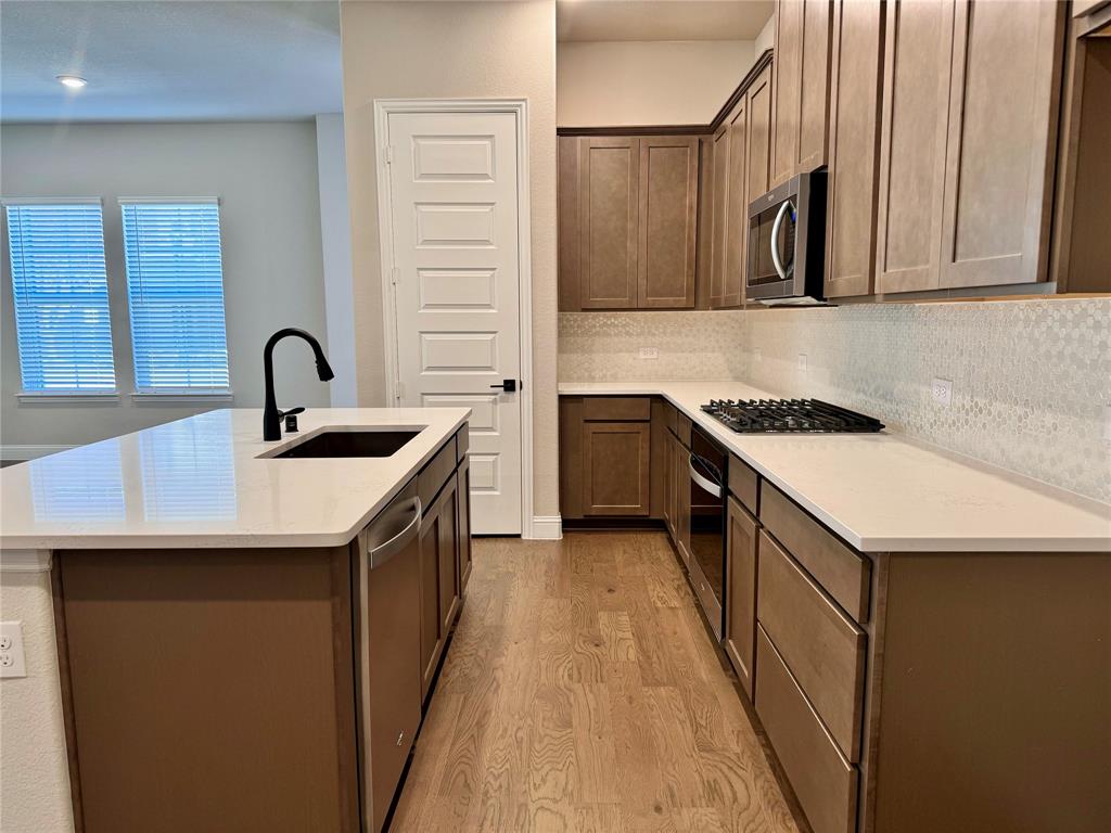 HOMETOWN CANAL DISTRICT - Residential Lease