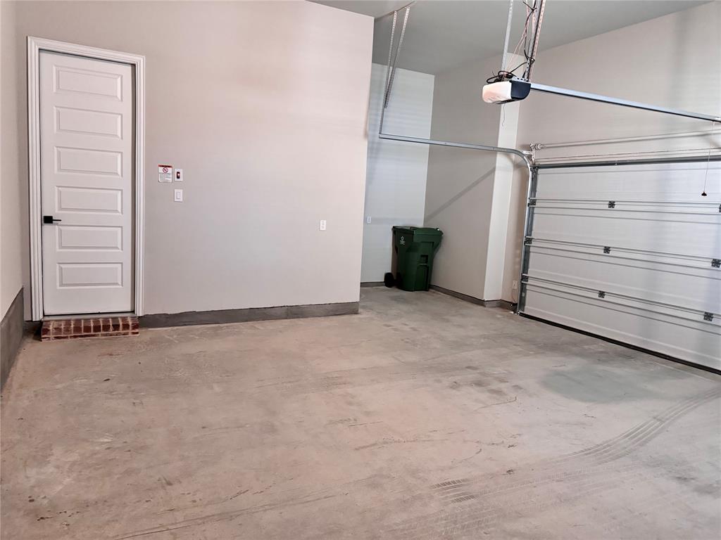 HOMETOWN CANAL DISTRICT - Residential Lease