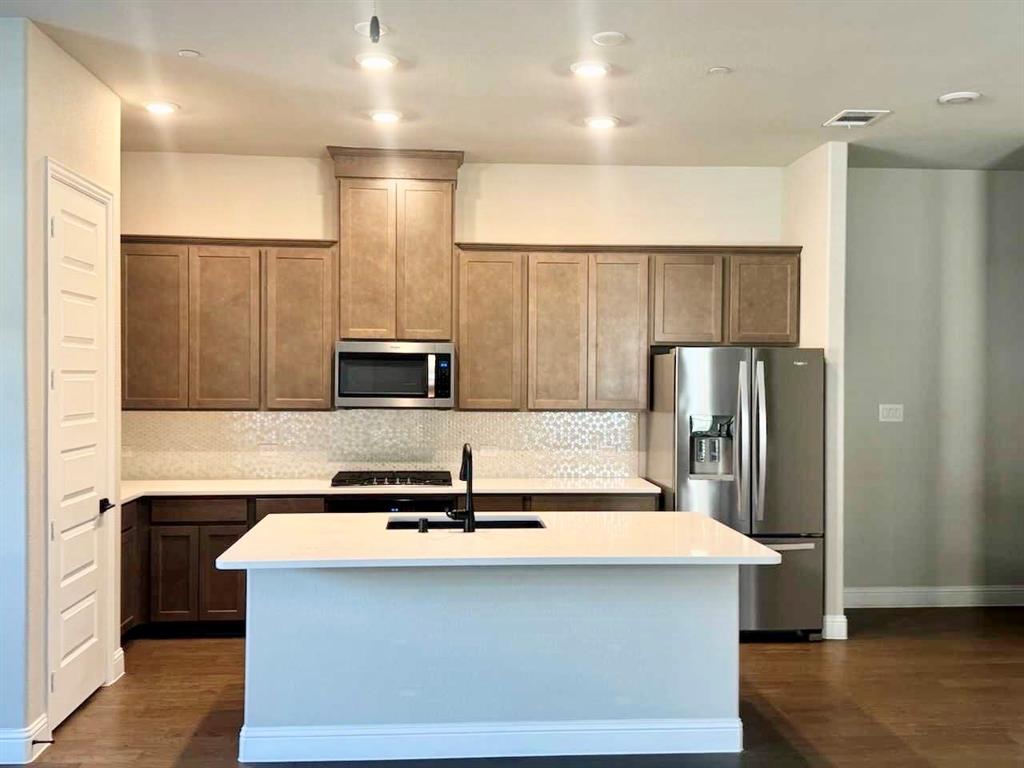 HOMETOWN CANAL DISTRICT - Residential Lease