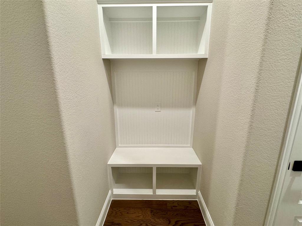 HOMETOWN CANAL DISTRICT - Residential Lease