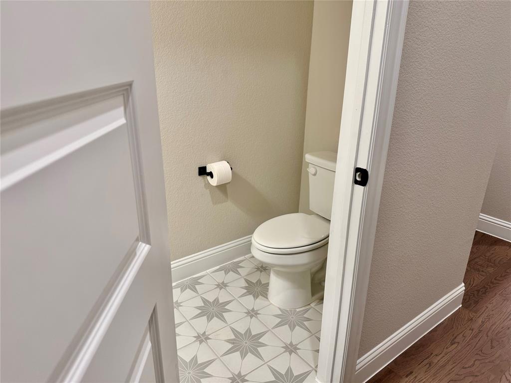 HOMETOWN CANAL DISTRICT - Residential Lease