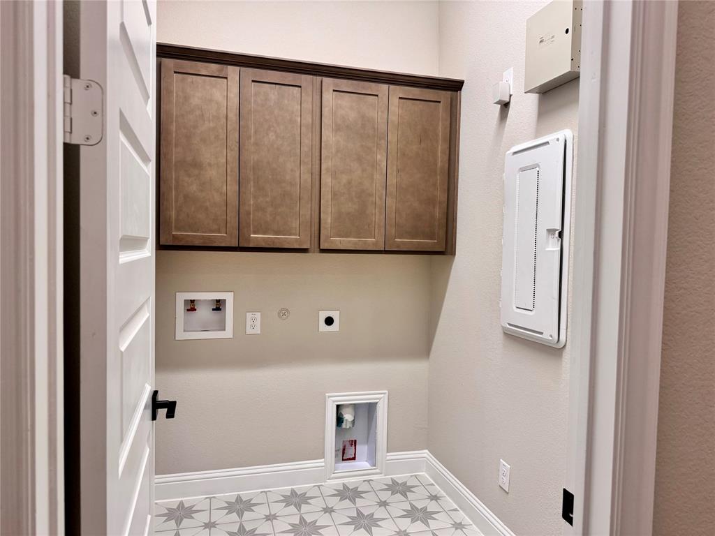 HOMETOWN CANAL DISTRICT - Residential Lease