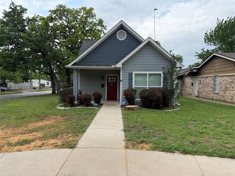 Photo of 102 N McKown Avenue N, Sherman, TX 75092 (MLS # 21243091)