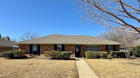 Photo of 3915 Spring Hollow Drive, Carrollton, TX 75007 (MLS # 21205818)