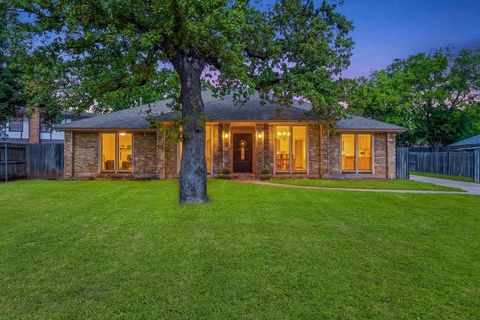 Photo of 517 E Beady Road, Arlington, TX 76006 (MLS # 21233529)