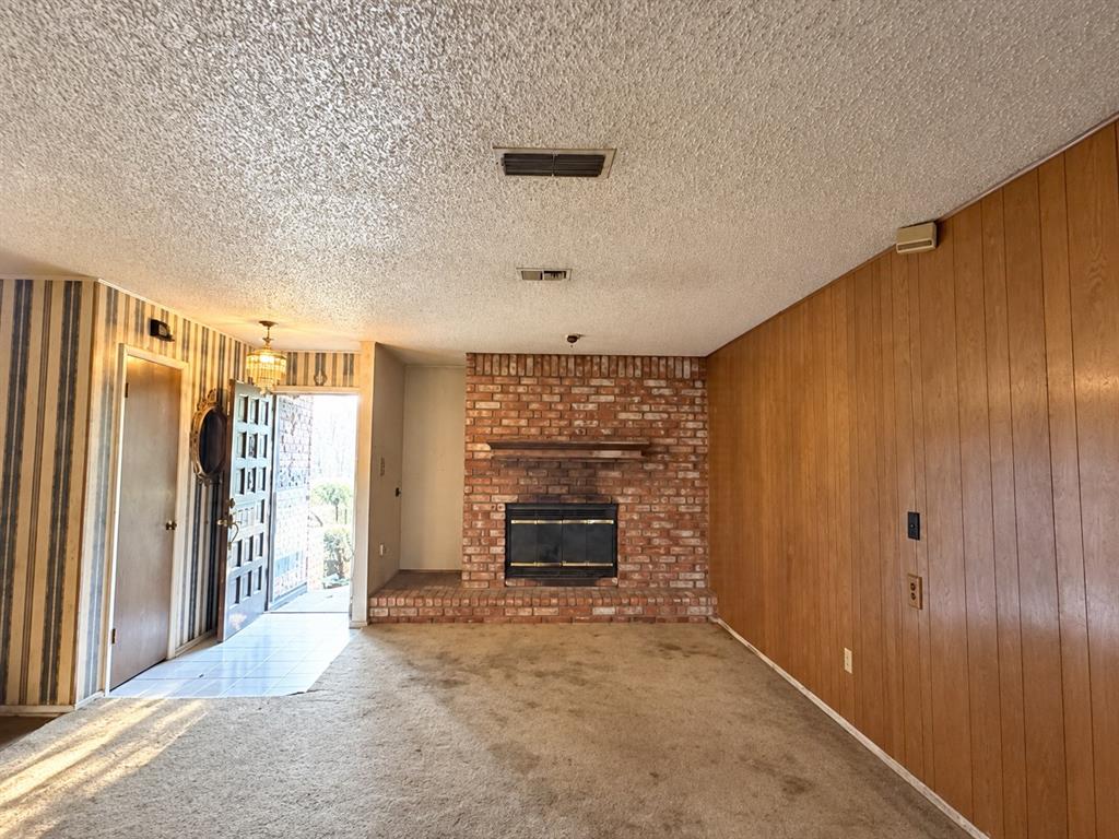 2001 Carverly Drive