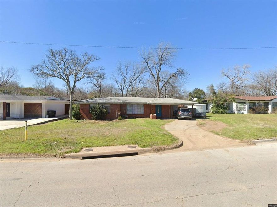 Calling all investors! Unlock the potential at 4728 Trail Lake Dr in Fort Worth! This property is the perfect opportunity for investors, flippers, or buyers looking to build sweat equity. The home offers a functional layout with plenty of space and the potential to be converted into a 3 bedroom, 2 bathroom home with the right vision.
While the property does need TLC and updates, the bones are there for a great transformation. With some renovation and creativity, this home could be turned into a fantastic primary residence, rental property, or resale project.
Located in an established neighborhood with convenient access to shopping, dining, schools, and major highways, this is a chance to create value in a desirable area of Fort Worth.
Bring your ideas and make this one shine!
