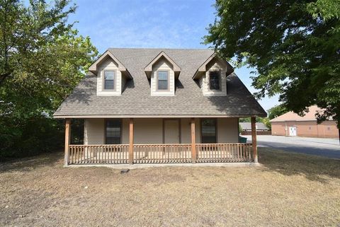 Photo of 704 S Dewey Avenue, Sherman, TX 75090 (MLS # 21141552)