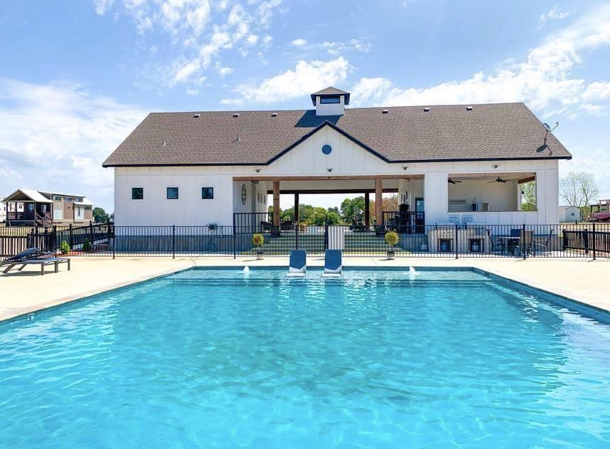 Peninsula Point - Land