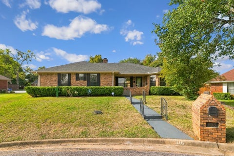 Photo of 316 Trollinger Street, Whitesboro, TX 76273 (MLS # 21416440)