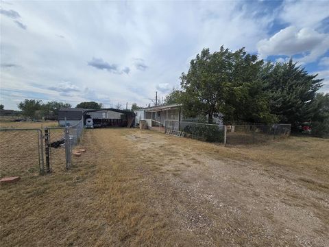 112 La Salle Drive Tye TX 79563