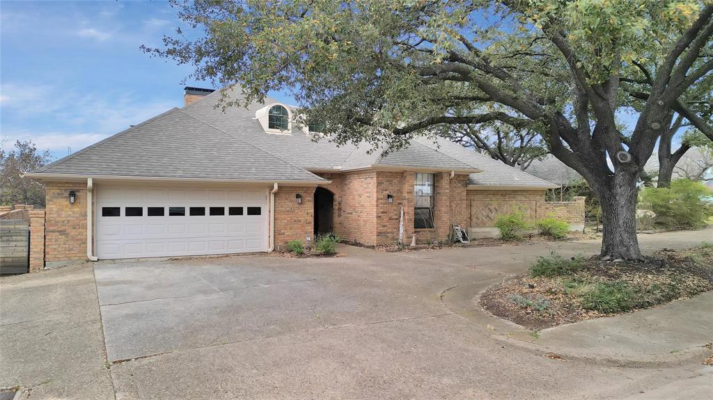 3927 Fairlakes Drive