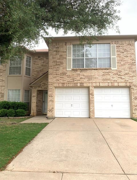 Photo of 205 Branch Bend, Euless, TX 76039 (MLS # 21408688)