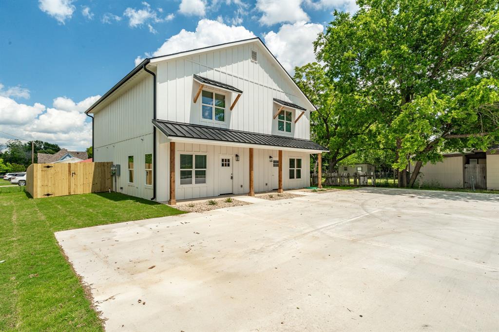 981 N Clinton Street