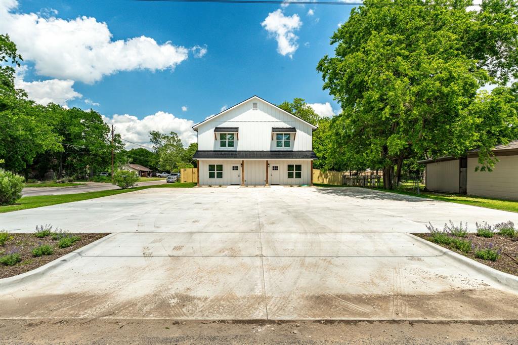 981 N Clinton Street