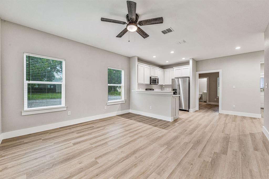 981 N Clinton Street