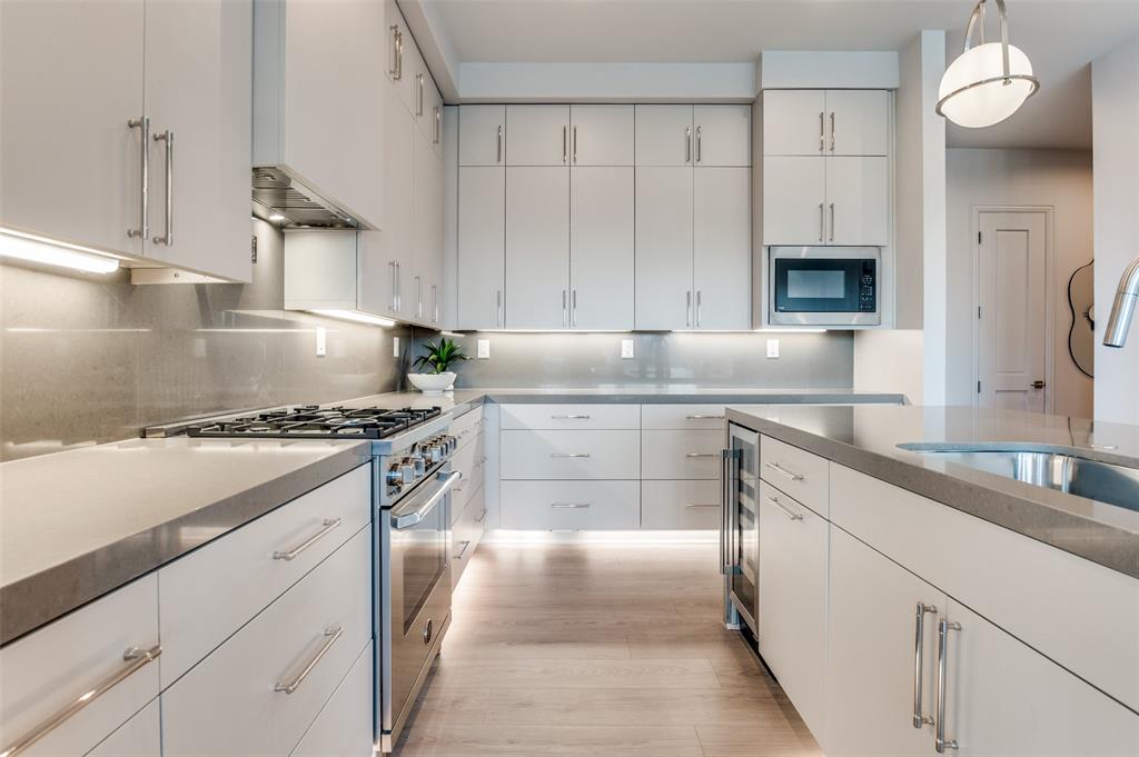 1900 S Ervay Street 307