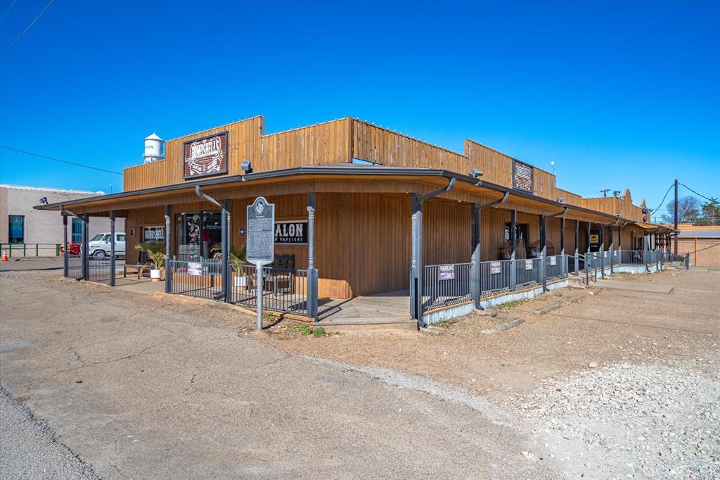 210 E Dallas Street
