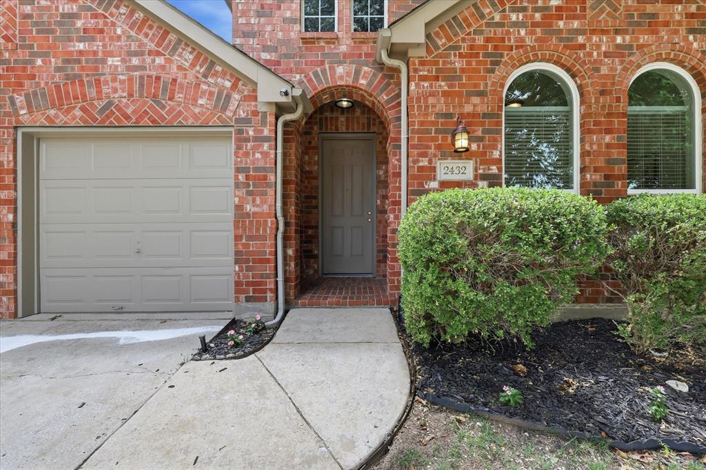 2432 Chesterwood Drive