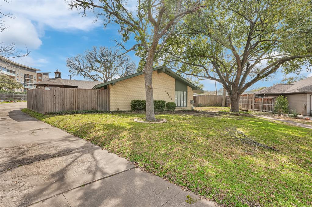 13924 Tanglewood Place