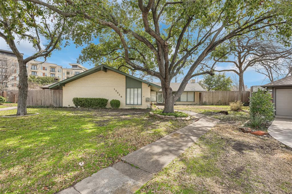 13924 Tanglewood Place