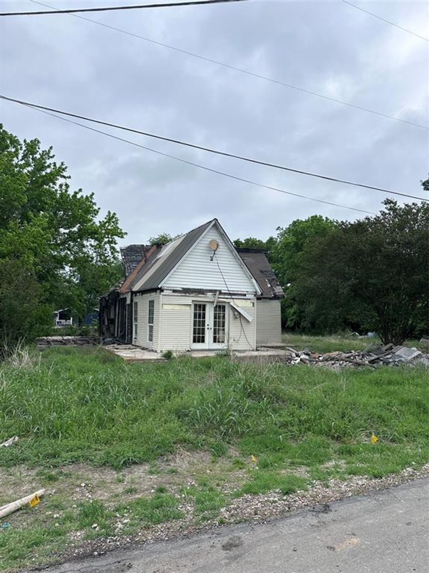 Investor Special – Prime Redevelopment Opportunity on Double Lot
Attention investors, builders, and visionaries! This property presents a rare opportunity for a full renovation or complete redevelopment. Situated on are two spacious lots, totaling .33 acre. The potential here is unmatched—restore the existing structure or tear down and build two new homes.
The current home is in need of extensive repairs and heavy rehab, making it ideal for experienced investors looking for their next project. With ample land and flexible possibilities, this property is perfect for maximizing value in a growing area.
Whether you're looking to renovate and resell, create rental income, or develop new construction, this property offers endless upside.

Sold as-is. No repairs will be made. Bring your plans and your vision!

Listing agent is the owner of the property