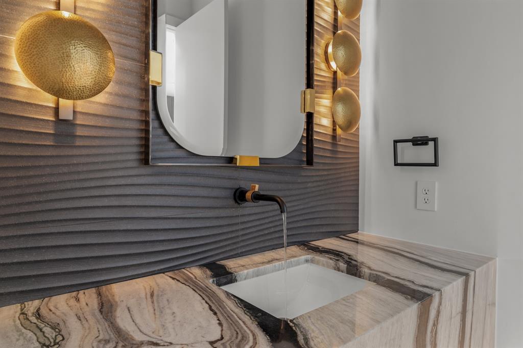 WILSHIRE HEIGHTS - Residential