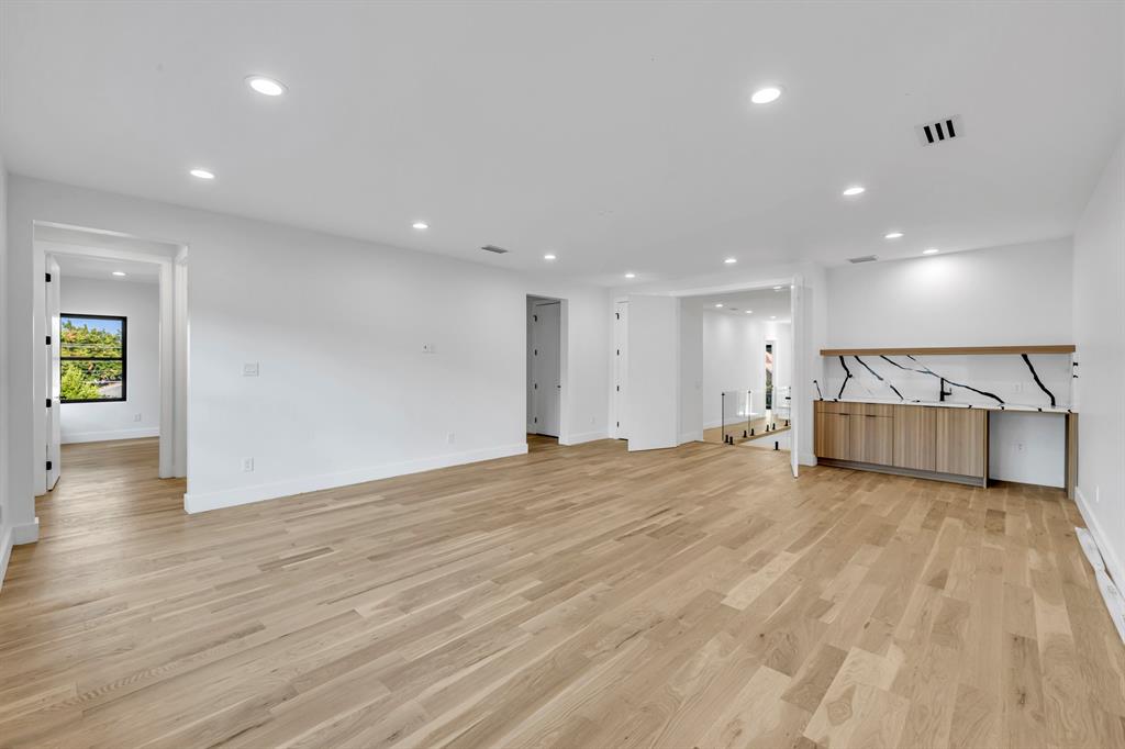 WILSHIRE HEIGHTS - Residential