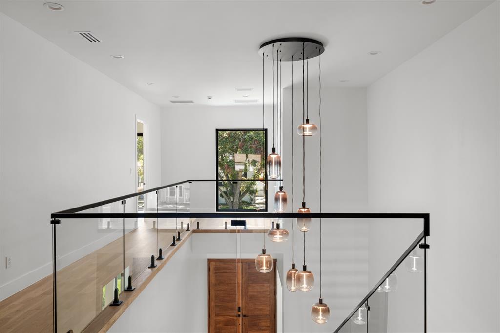 WILSHIRE HEIGHTS - Residential