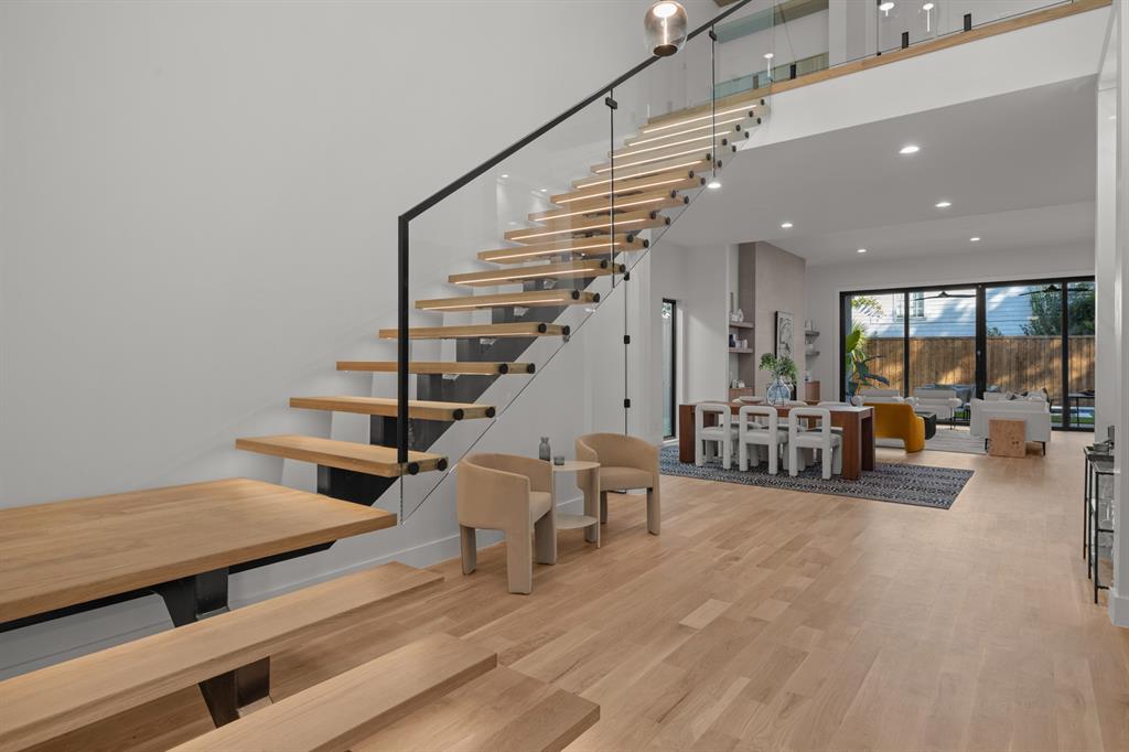 WILSHIRE HEIGHTS - Residential