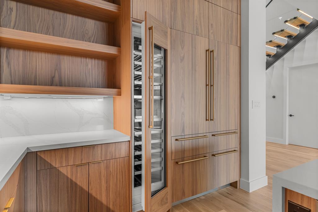 WILSHIRE HEIGHTS - Residential