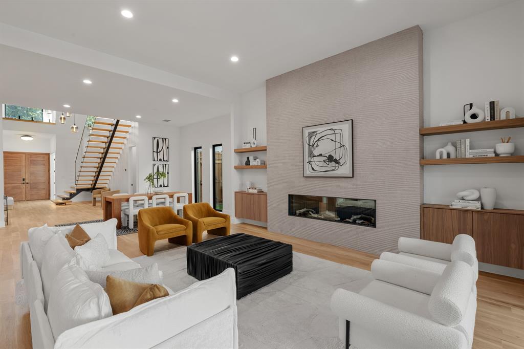 WILSHIRE HEIGHTS - Residential