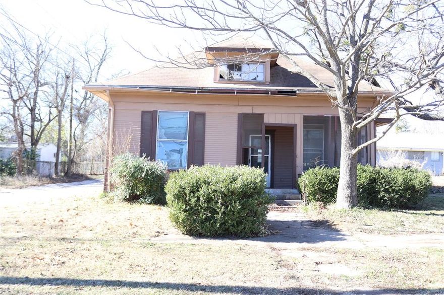 Located at 417 Scullin St, Denison, TX, this property offers strong bones and a desirable location with significant upside for the right buyer. The home requires major renovations, including roof, electrical, plumbing, HVAC, and foundation work, and is priced accordingly.

Ideal for investors, builders, or experienced buyers seeking a true value-add project. Excellent opportunity to renovate and resell or customize for long-term ownership.

Cash or renovation financing recommended.