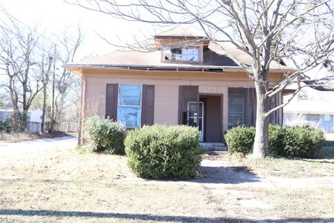 Photo of 417 N Scullin Avenue, Denison, TX 75020 (MLS # 21147048)