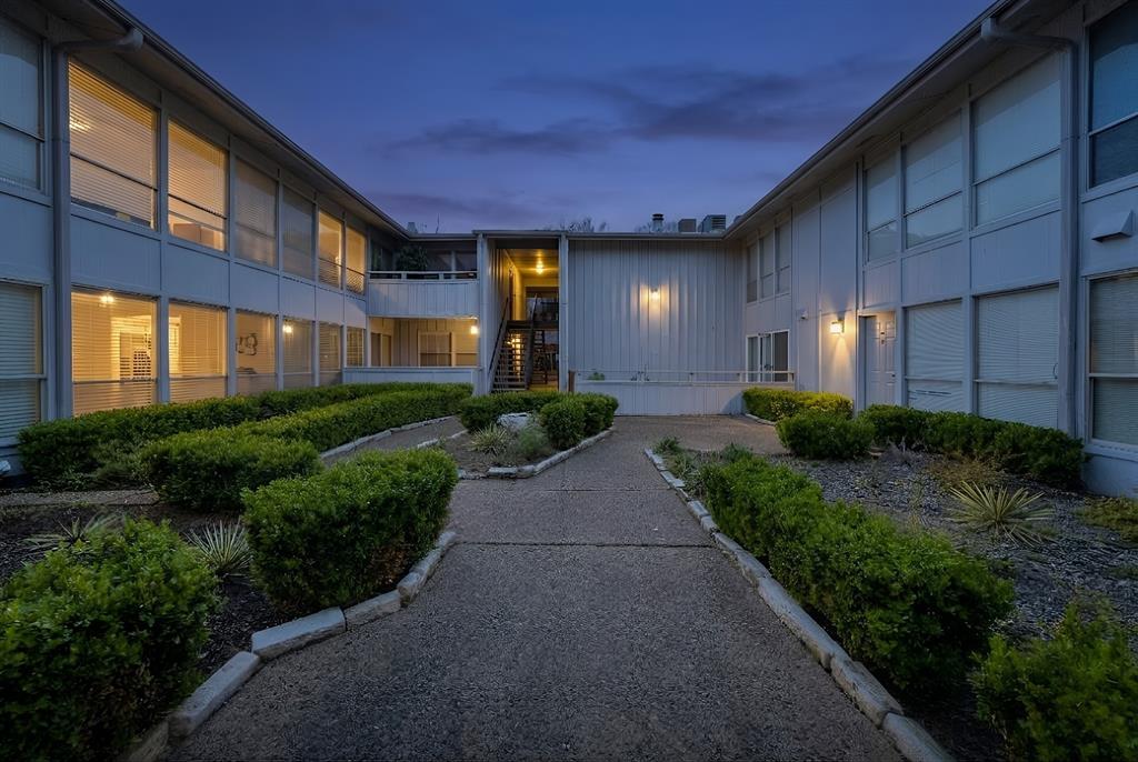 Los Nogales Condo - Residential