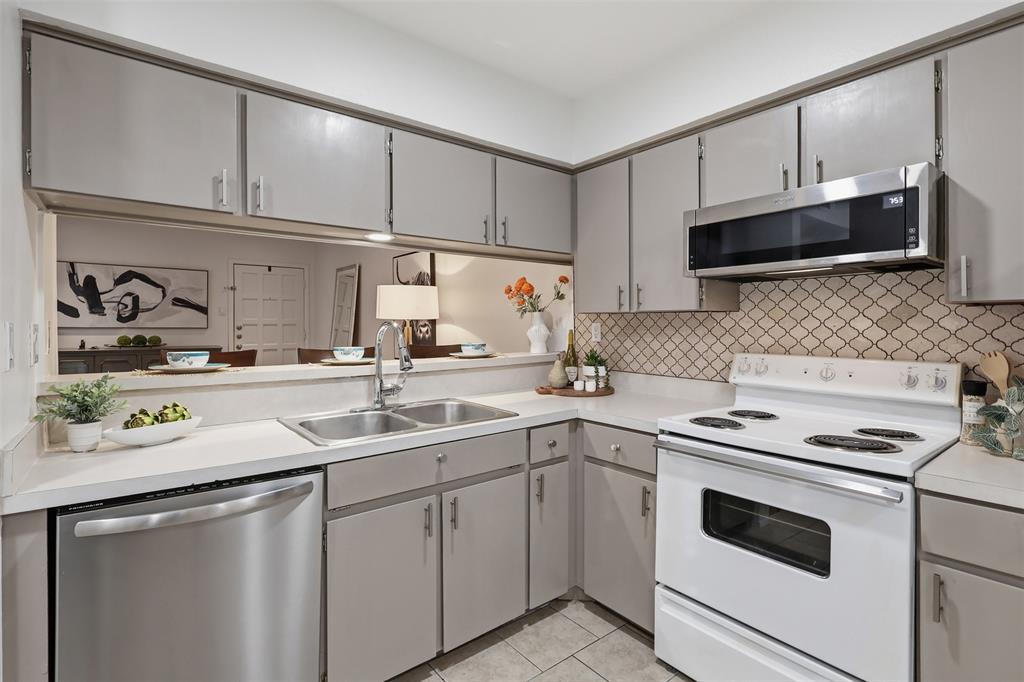 Los Nogales Condo - Residential