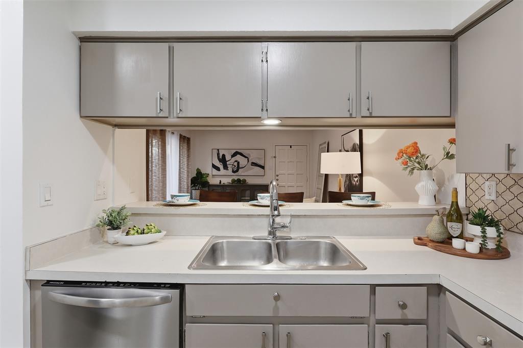 Los Nogales Condo - Residential