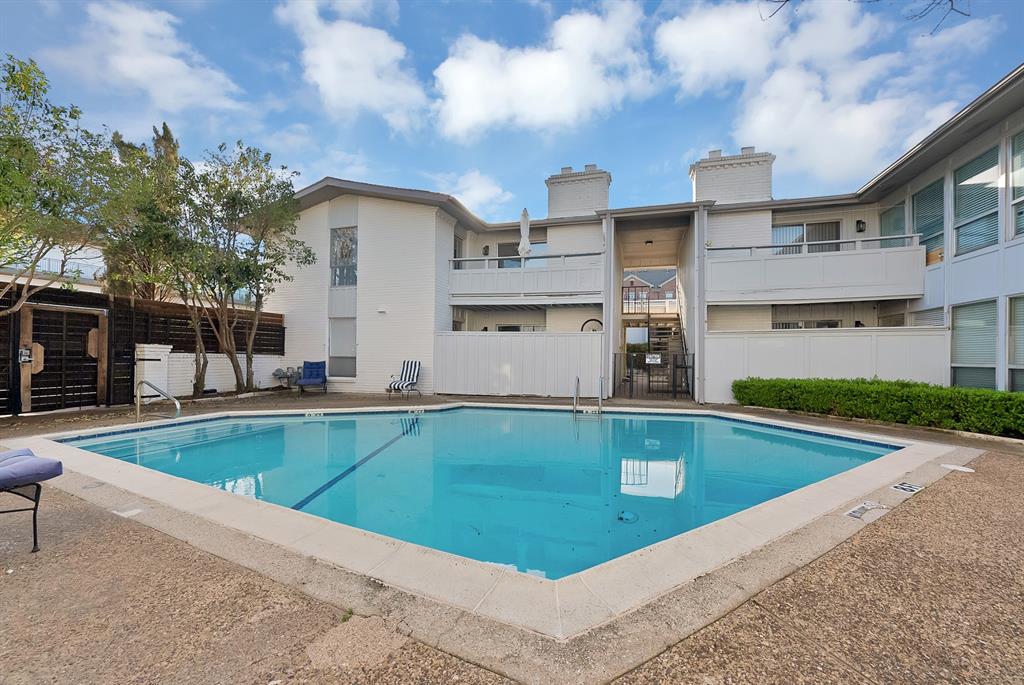 Los Nogales Condo - Residential