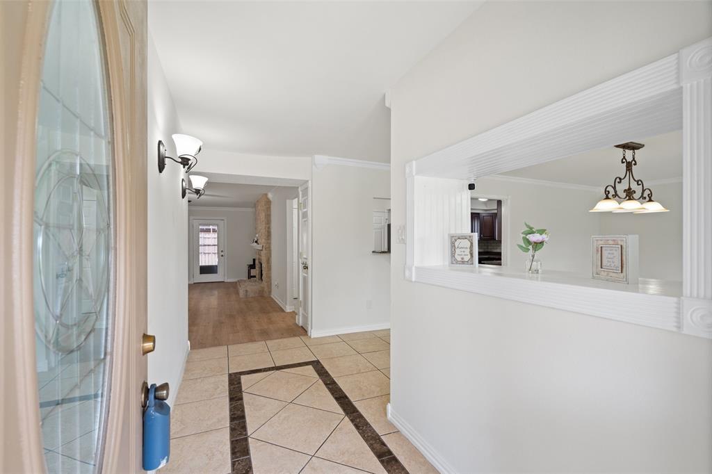 909 Fair Oaks Drive